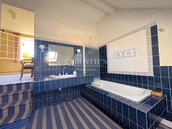 Un domaine unique à Saintes – 2 maisons, piscine et parc arboré