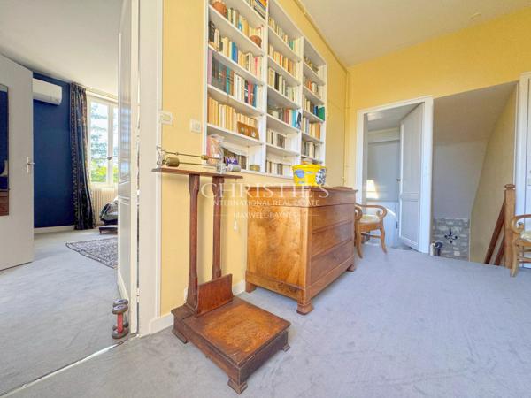 Un domaine unique à Saintes – 2 maisons, piscine et parc arboré