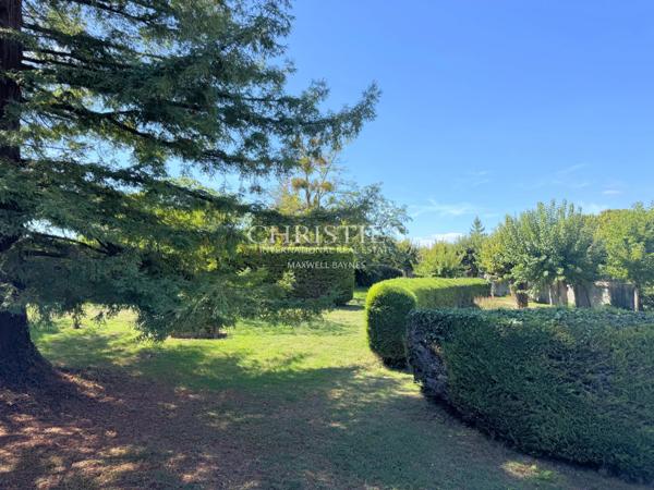 Un domaine unique à Saintes – 2 maisons, piscine et parc arboré
