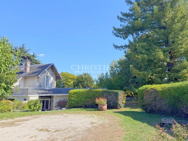 Un domaine unique à Saintes – 2 maisons, piscine et parc arboré