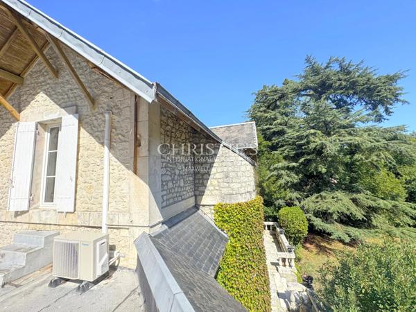 Un domaine unique à Saintes – 2 maisons, piscine et parc arboré