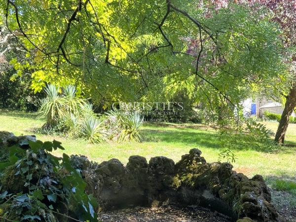 Un domaine unique à Saintes – 2 maisons, piscine et parc arboré