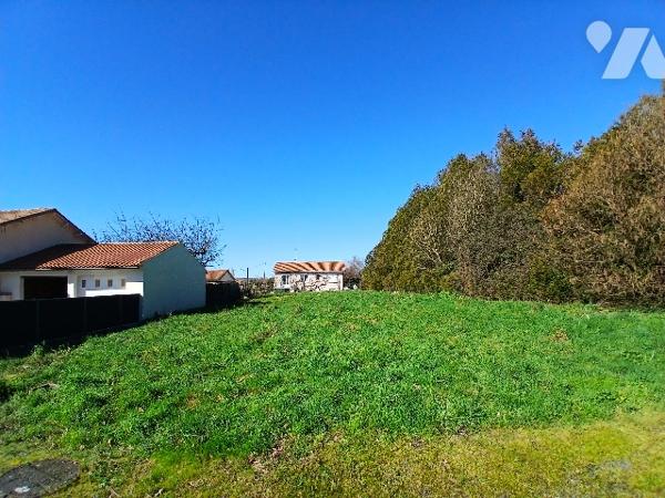 Terrain à bâtir à SECONDIGNY (79130)