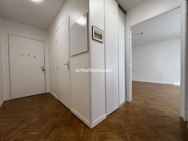 Vente                                                      Appartement
                        
                     2 pièces                      51 m2                     à Sucy-en-Brie