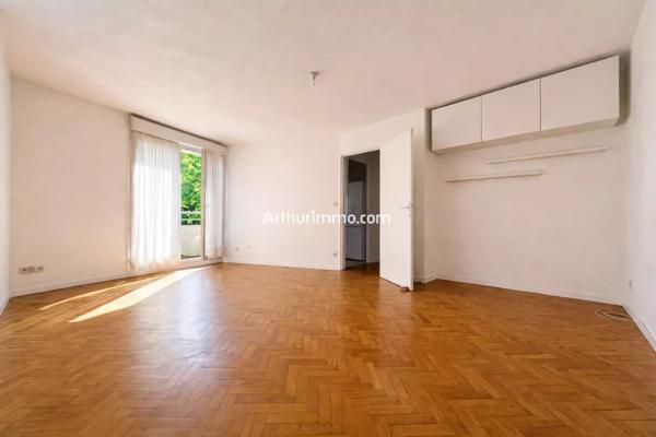 Vente                                                      Appartement
                        
                     2 pièces                      51 m2                     à Sucy-en-Brie