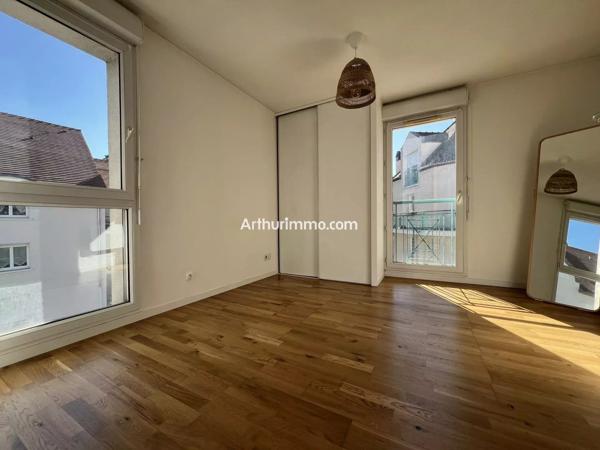 Vente                                                      Appartement
                        
                     2 pièces                      51 m2                     à Sucy-en-Brie