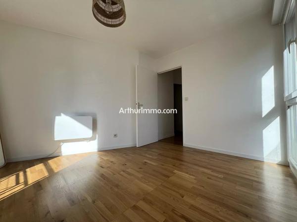 Vente                                                      Appartement
                        
                     2 pièces                      51 m2                     à Sucy-en-Brie