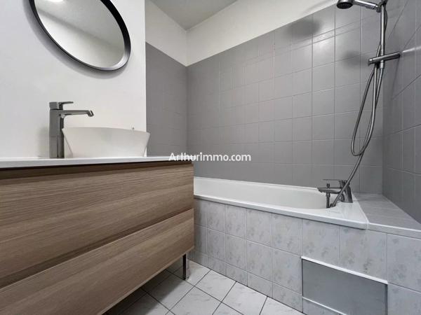 Vente                                                      Appartement
                        
                     2 pièces                      51 m2                     à Sucy-en-Brie