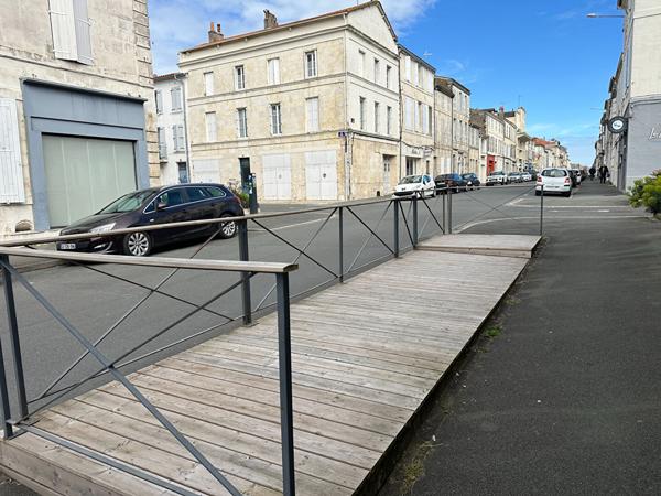 Local commercial Rochefort 117.42 m2