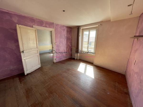 Immeuble avec local commercial et appartement