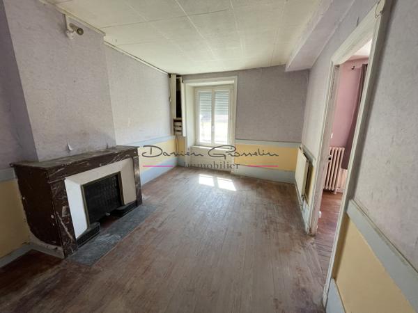 Immeuble avec local commercial et appartement