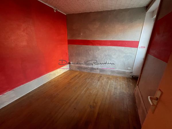 Immeuble avec local commercial et appartement