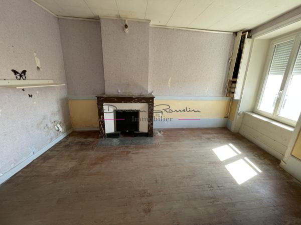 Immeuble avec local commercial et appartement