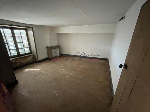 Immeuble avec local commercial et appartement