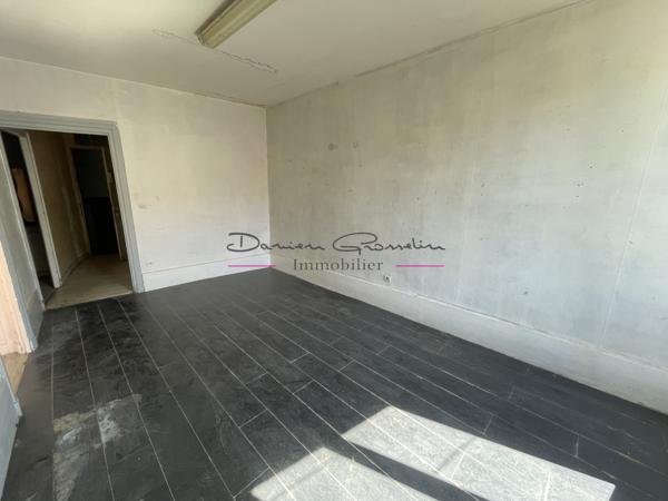 Immeuble avec local commercial et appartement