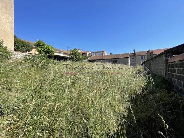 Immeuble avec local commercial et appartement