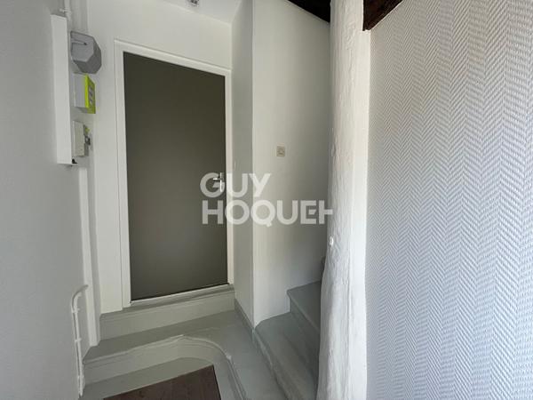 LOCATION STUDIO AVEC TERRASSE (30 m²) à LAON VILLE HAUTE