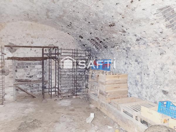 Maison à rénover + grandes surfaces de stockage