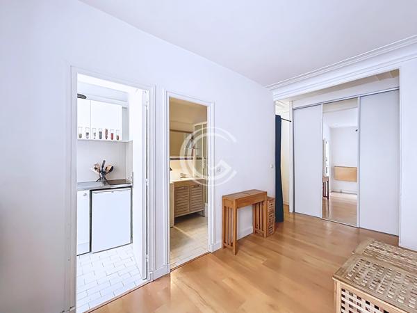 Paris (75014) GRAND STUDIO SANS TRAVAUX À PRÉVOIR