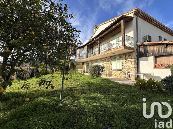 Maison traditionnelle 6 pièces de 150 m² à La Roquette-sur-Siagne (06550)