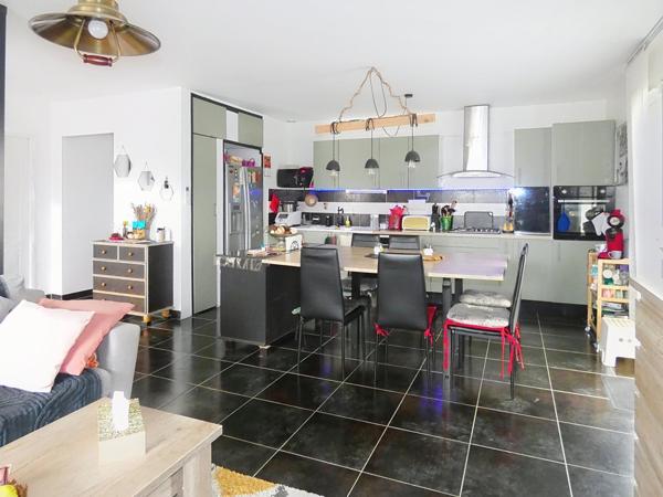 Villa plain pied 4 faces ,90 m², 3 chambres sur terrain arboré de 400 m²