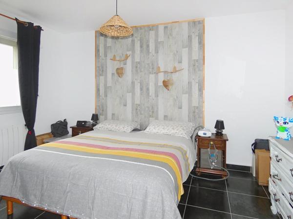 Villa plain pied 4 faces ,90 m², 3 chambres sur terrain arboré de 400 m²