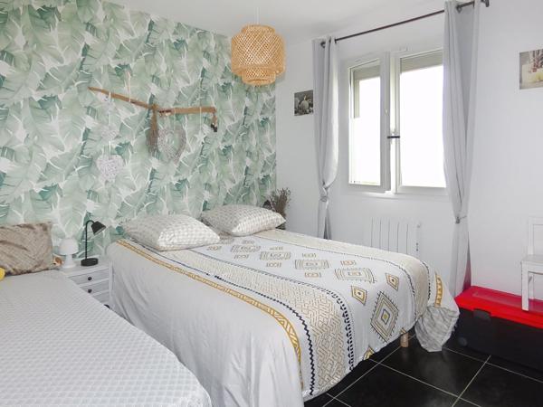 Villa plain pied 4 faces ,90 m², 3 chambres sur terrain arboré de 400 m²