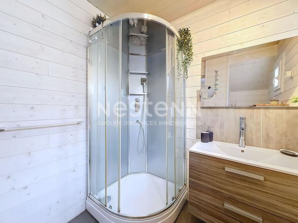 Charmant chalet 7 pièces de 112 m² en pleine propriété avec jardin, garage et vue exceptionnelle sur les étangs, le canal et les salins à Gruissan