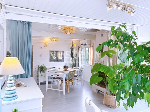 Charmant chalet 7 pièces de 112 m² en pleine propriété avec jardin, garage et vue exceptionnelle sur les étangs, le canal et les salins à Gruissan