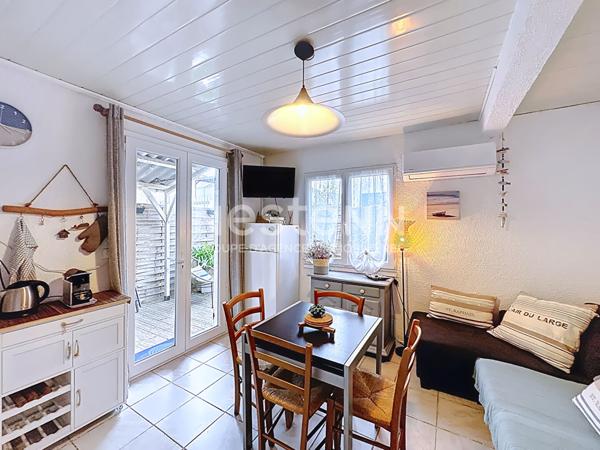 Charmant chalet 7 pièces de 112 m² en pleine propriété avec jardin, garage et vue exceptionnelle sur les étangs, le canal et les salins à Gruissan