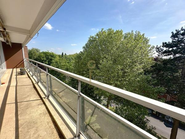 Superbe appartement de 160 m2 à Croix dans résidence sécurisée Séjour 50 m2 superbe vue sud ouest 4 ch