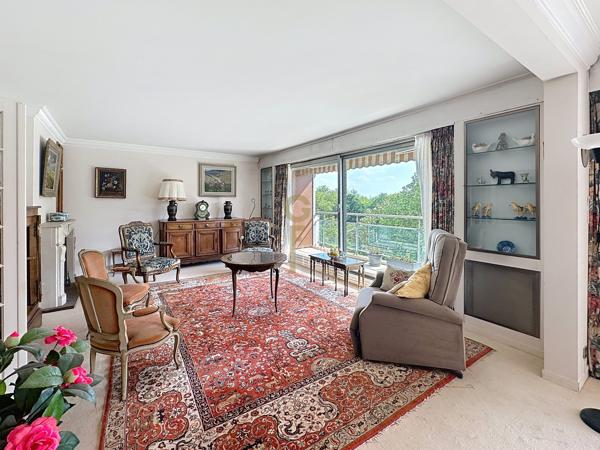 Superbe appartement de 160 m2 à Croix dans résidence sécurisée Séjour 50 m2 superbe vue sud ouest 4 ch
