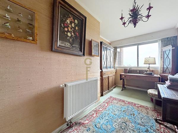 Superbe appartement de 160 m2 à Croix dans résidence sécurisée Séjour 50 m2 superbe vue sud ouest 4 ch