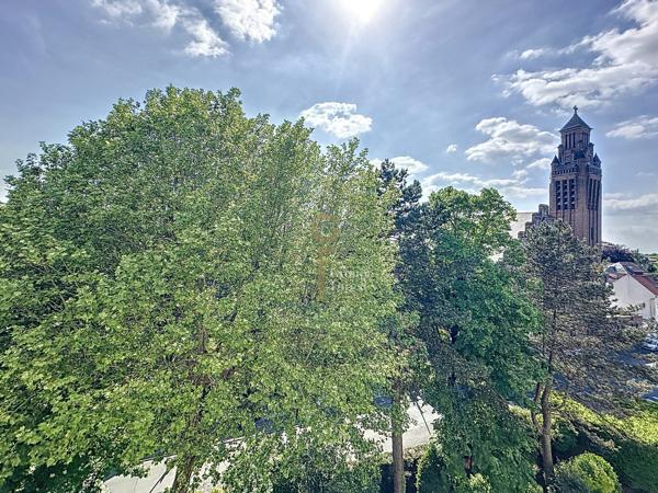 Superbe appartement de 160 m2 à Croix dans résidence sécurisée Séjour 50 m2 superbe vue sud ouest 4 ch
