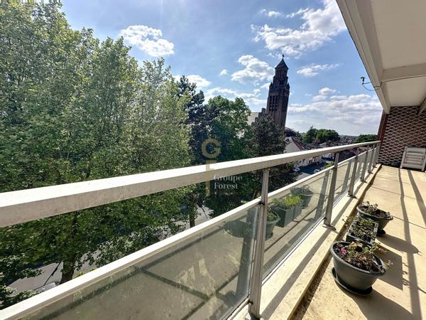 Superbe appartement de 160 m2 à Croix dans résidence sécurisée Séjour 50 m2 superbe vue sud ouest 4 ch