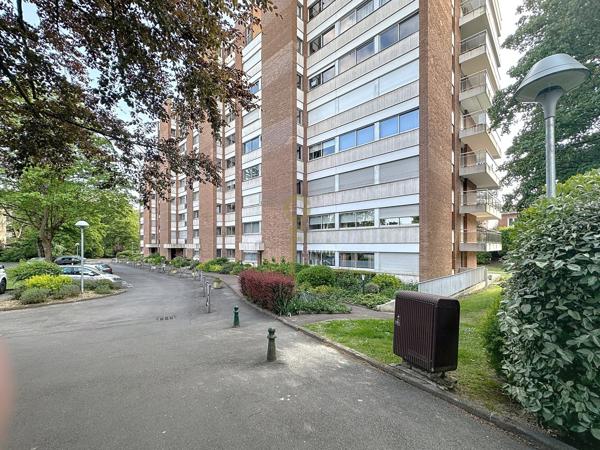 Superbe appartement de 160 m2 à Croix dans résidence sécurisée Séjour 50 m2 superbe vue sud ouest 4 ch