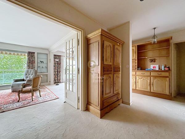 Superbe appartement de 160 m2 à Croix dans résidence sécurisée Séjour 50 m2 superbe vue sud ouest 4 ch