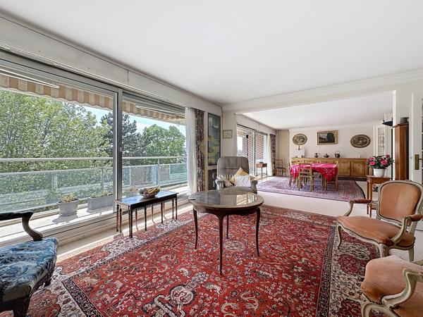 Superbe appartement de 160 m2 à Croix dans résidence sécurisée Séjour 50 m2 superbe vue sud ouest 4 ch