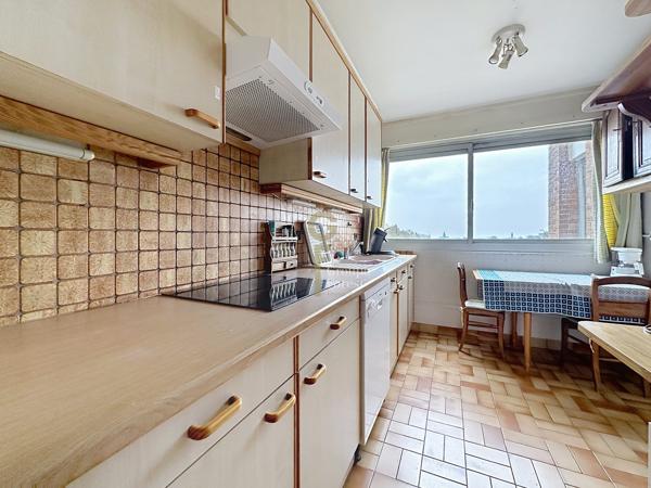 Superbe appartement de 160 m2 à Croix dans résidence sécurisée Séjour 50 m2 superbe vue sud ouest 4 ch