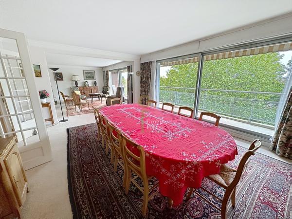Superbe appartement de 160 m2 à Croix dans résidence sécurisée Séjour 50 m2 superbe vue sud ouest 4 ch