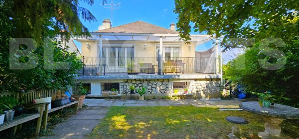 Maison 130 m² / 4 chambres /Sous-sol ou rez-de-jardin TOTAL / Garage 30 m² / Extérieur sur 2600 m² /