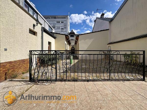 Vente                                                      Immeuble
                        
                                         121 m2                     à Reims