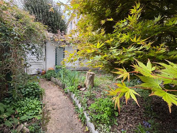 A VENDRE NANTES/ZOLA MAISON ANCIENNE AVEC GARAGE/JARDIN ARBORE SUD
