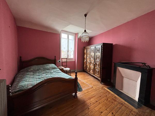 A VENDRE NANTES/ZOLA MAISON ANCIENNE AVEC GARAGE/JARDIN ARBORE SUD