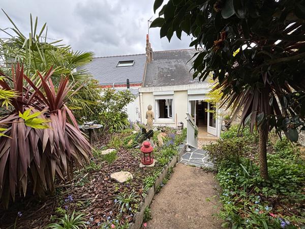 A VENDRE NANTES/ZOLA MAISON ANCIENNE AVEC GARAGE/JARDIN ARBORE SUD