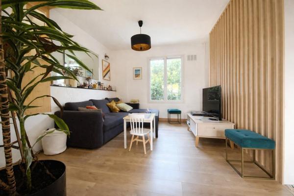 A 15 minutes à vélo de la rochelle et à deux pas des commerces, maison familiale de 4 chambres avec jardin clos et proche de tout !