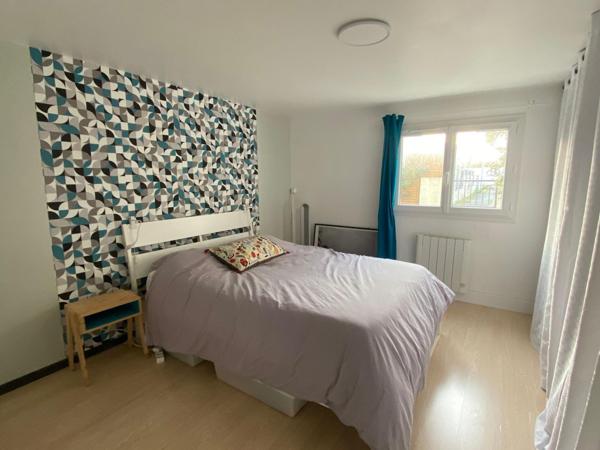 A 15 minutes à vélo de la rochelle et à deux pas des commerces, maison familiale de 4 chambres avec jardin clos et proche de tout !