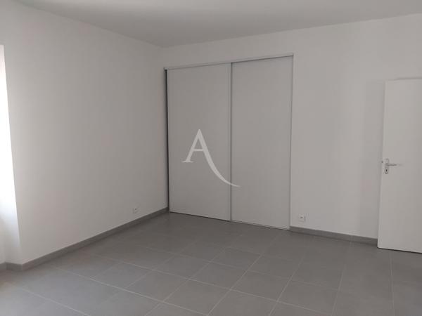 Maison Moux 4 pièce(s) 140 m² avec son petit jardin