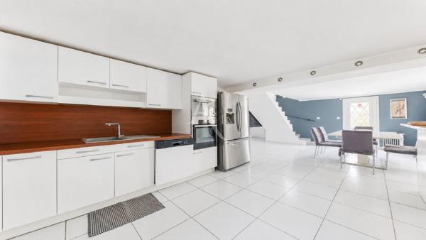 Maison Roissy En Brie 8 pièce(s) 122 m2