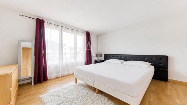 Maison Roissy En Brie 8 pièce(s) 122 m2